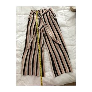 Super fun Wilfred Aritzia striped pants XS. Culottes